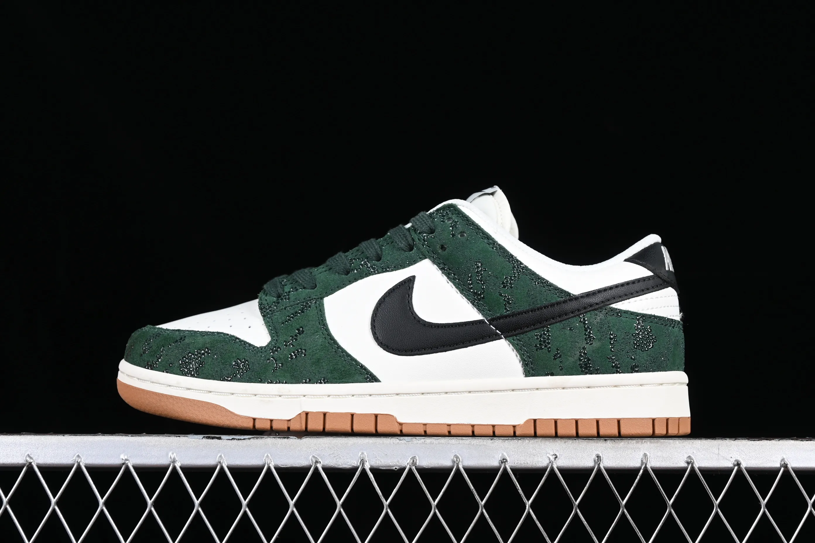 All categories Nk SB Dunk series Nk SB Dunk Low low-top sneakers Nk Dunk Low "Green Snake" white-green snake pattern SB low-top casual sports skateboard shoes FQ8893-397